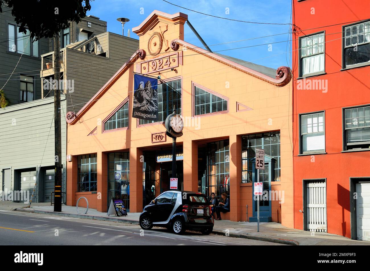 Entdecken Sie urbane Abenteuer im San Francisco Store in Patagonia am North Point. Entdecke umweltfreundliche Ausrüstung für Outdoor-Entdeckungen Stockfoto