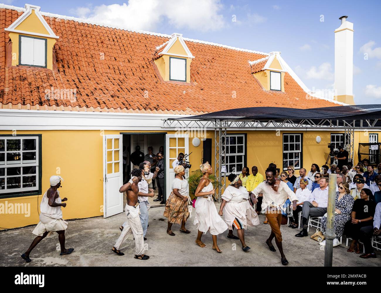 WILLEMSTAD - König Willem-Alexander, Königin Maxima und Prinzessin Amalia besuchen die Aufführung der Tula Revolt im Landhuis Knip auf Curacao. Die Kronprinzessin hat eine zweiwöchige Einführung in die Länder Aruba, Curacao und St. Maarten und die Inseln, die die karibischen Niederlande bilden: Bonaire, St. Eustatius und Saba. ANP REMKO DE WAAL netherlands Out - belgien Out Credit: ANP/Alamy Live News Stockfoto