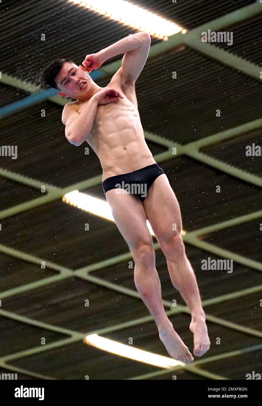 Leon Baker im Finale des Herren-Sprungbretts 3m am zweiten Tag des British National Diving Cup im Royal Commonwealth Pool in Edinburgh. Foto: Freitag, 3. Februar 2023. Stockfoto