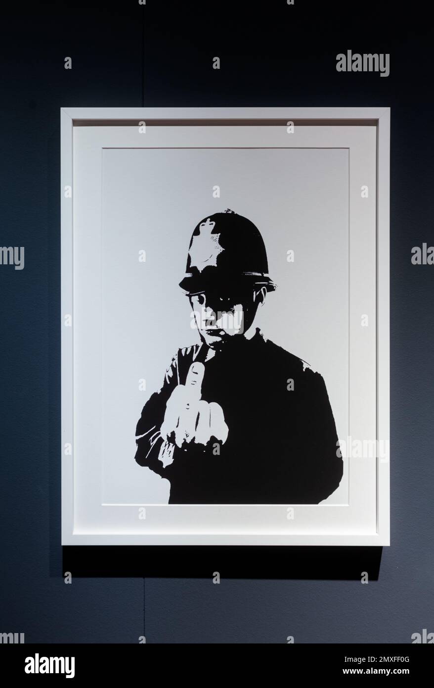 Triest, Italien - 21. Januar 2023: Siebdruck mit dem Titel Rude Copper, von Banksy. Der große Kommunikator Banksy, Salone degli Incanti Stockfoto