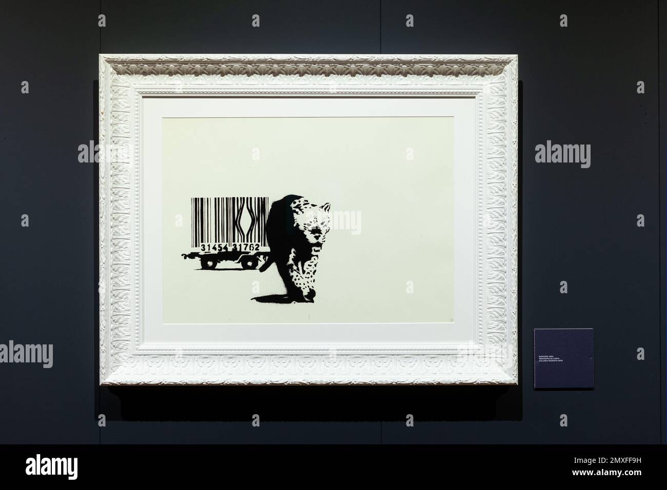 Triest, Italien - 21. Januar 2023: Siebdruck mit dem Titel Barcode by Banksy. Der große Kommunikator Banksy, Salone degli Incanti Stockfoto