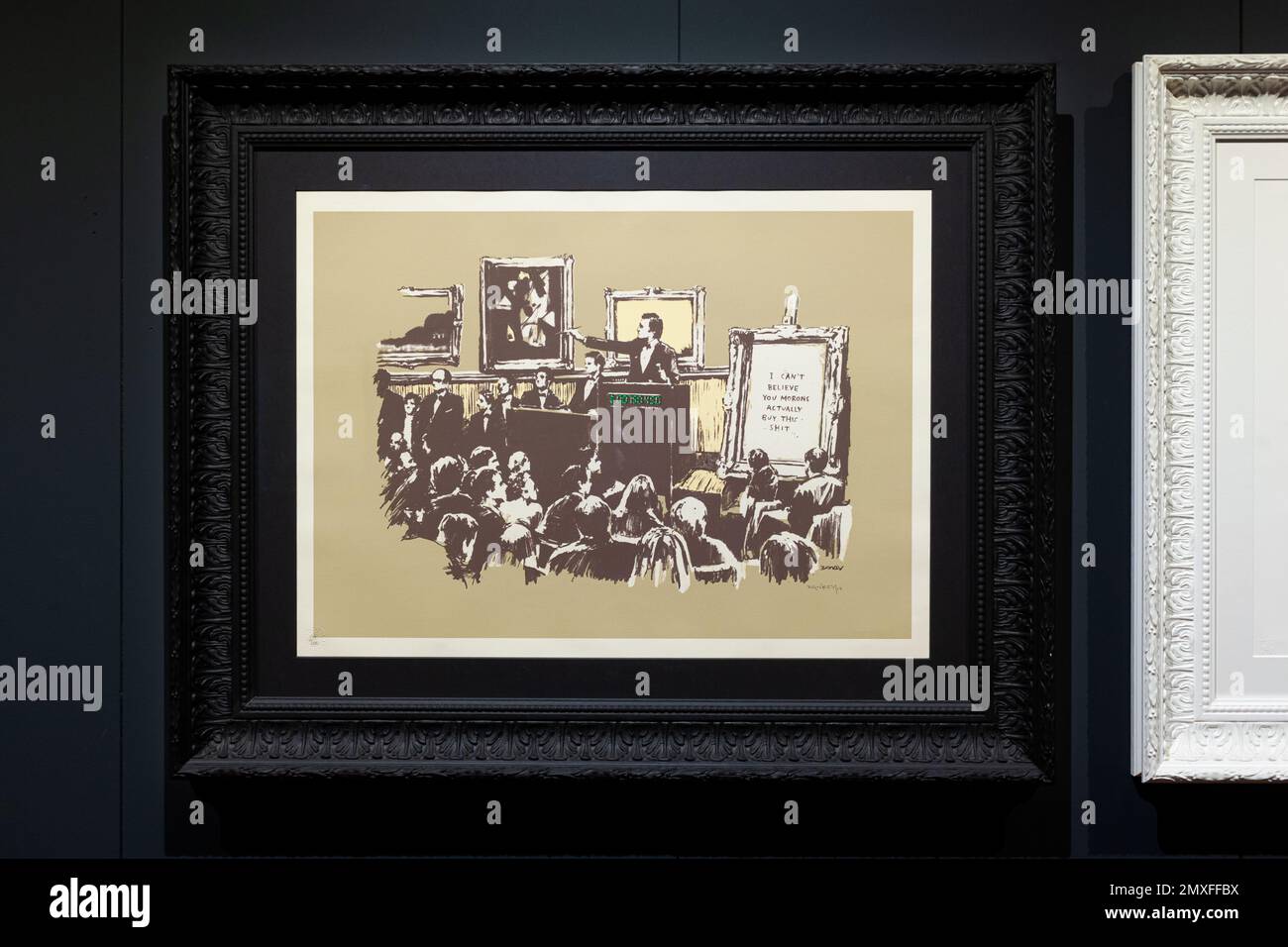 Triest, Italien - 21. Januar 2023: Siebdruck mit dem Titel Deppen Sepia von Banksy. Der große Kommunikator Banksy, Salone degli Incanti Stockfoto