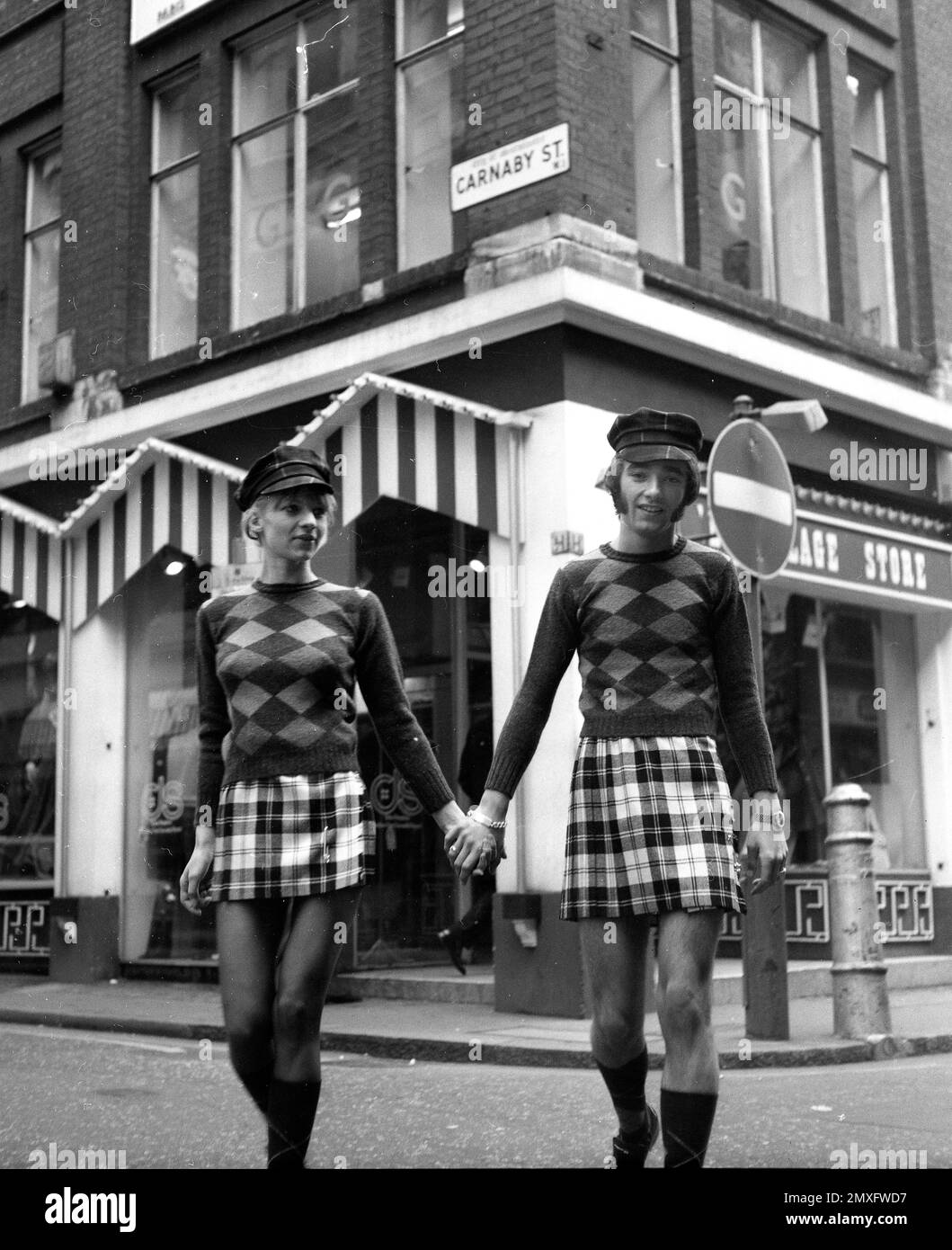 Seine und ihre Mode in der Carnaby Street, London 1968 Stockfoto