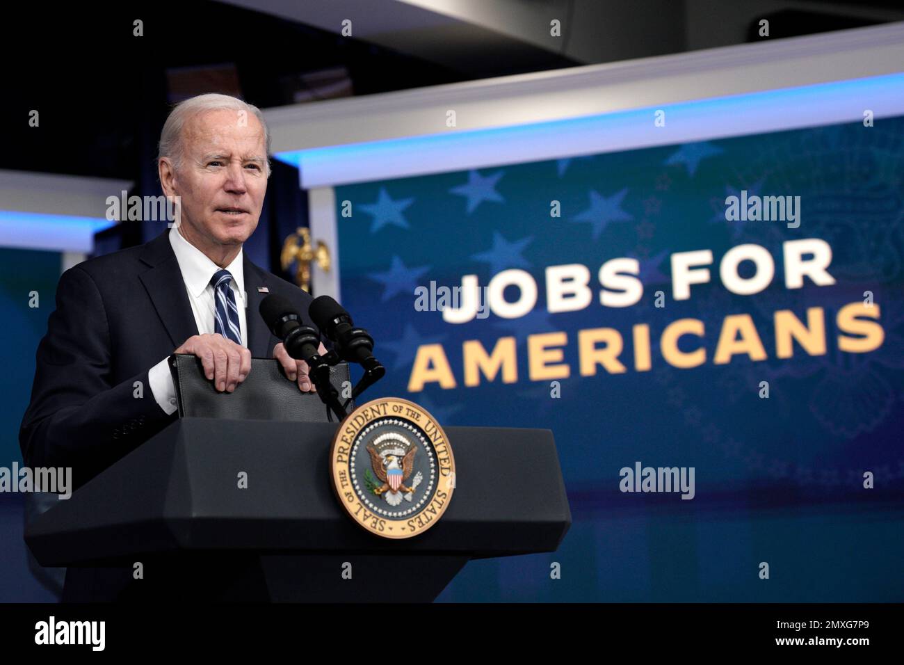 USA Präsident Joe Biden spricht am 3. Februar 2023 im South Court Auditorium im Weißen Haus in Washington über den Beschäftigungsbericht im Januar. Guthaben: Yuri Gripas/Pool über CNP Stockfoto