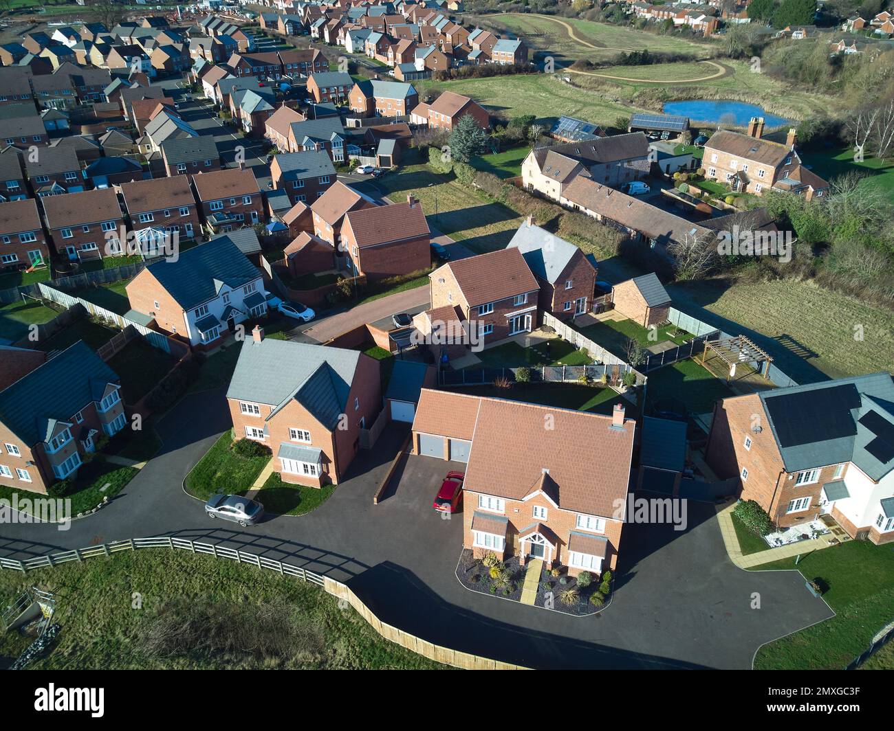 Luftaufnahme eines neuen Vorstadtbauprojekts im Vereinigten Königreich Stockfoto