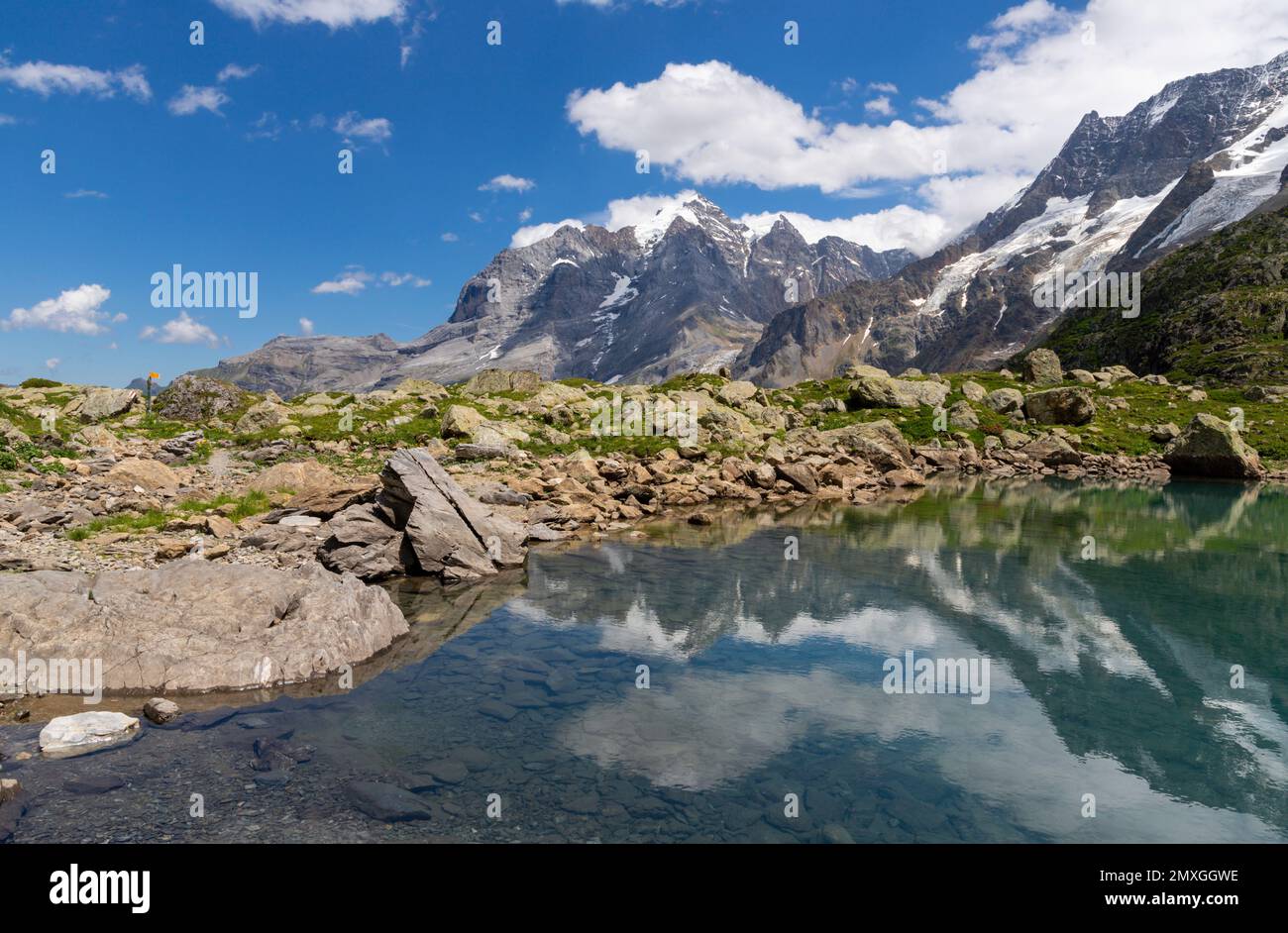 Der Oberhornsee mit dem Jungfrauengipfel Berner alpen. Stockfoto