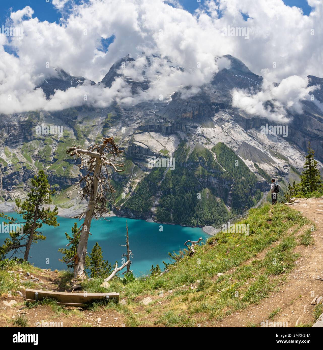 Der Oeschinensee und die Gipfel Doldenhorn, Frundenhorn, Oeschinenhorn in den Berner alpen. Stockfoto