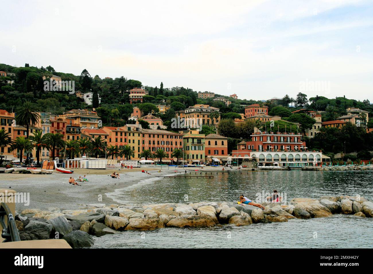 Wunderschöner Küstenstrand in italien Stockfoto