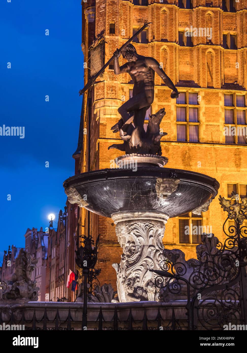 Neptunbrunnen bei Nacht beleuchtet, Danzig, Polen Stockfoto