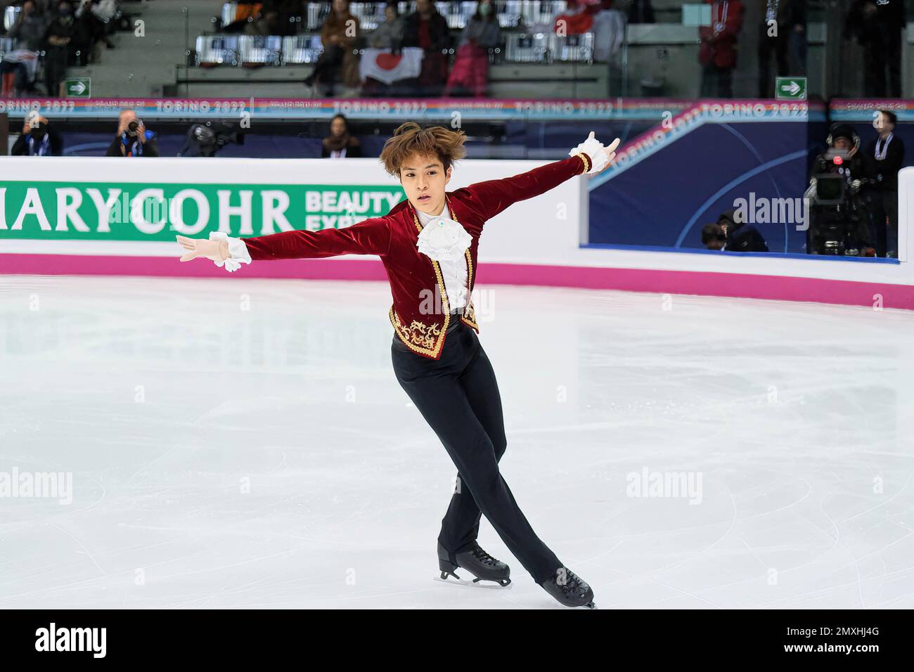 takeru-amine-kataise-jpn-tritt-wahrend-des-junior-men-free-skating-des-isu-grand-prix-of-figure-skating-final-turin-in-palavela-auf-foto-davide-di-lallasopa-imagessipa-usa-2mxhj4g.jpg