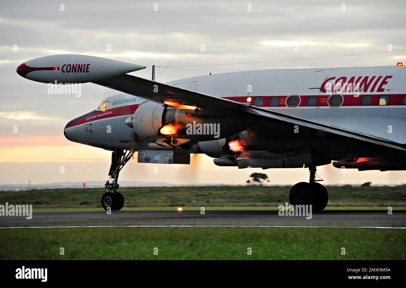 Eine Lockheed Constellation gegen den Himmel auf der Avalon Airshow in Geelong, Australien, tagsüber Stockfoto