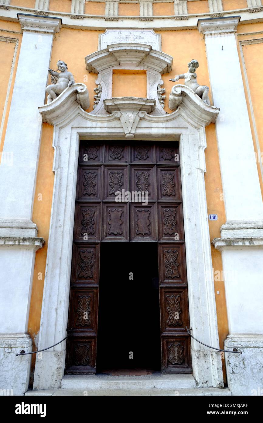 Die Fassade von Chiesa di Ognissanti in Mantua, Italien Stockfoto