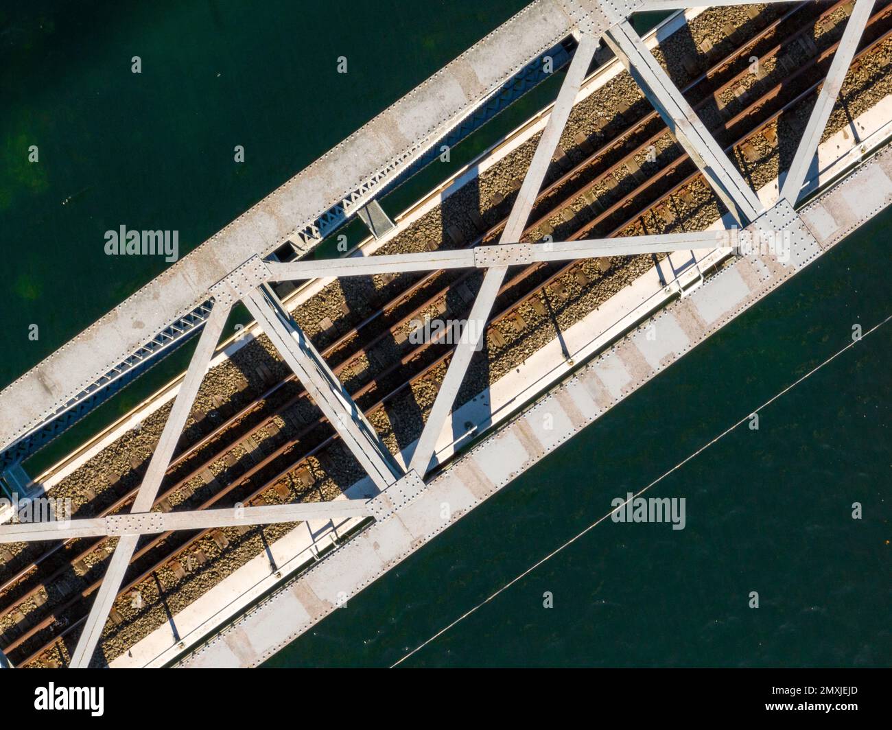 Ein Blick von oben auf die Shinnecock Bridge auf Long Island, in Hampton Bays an einem sonnigen Tag Stockfoto