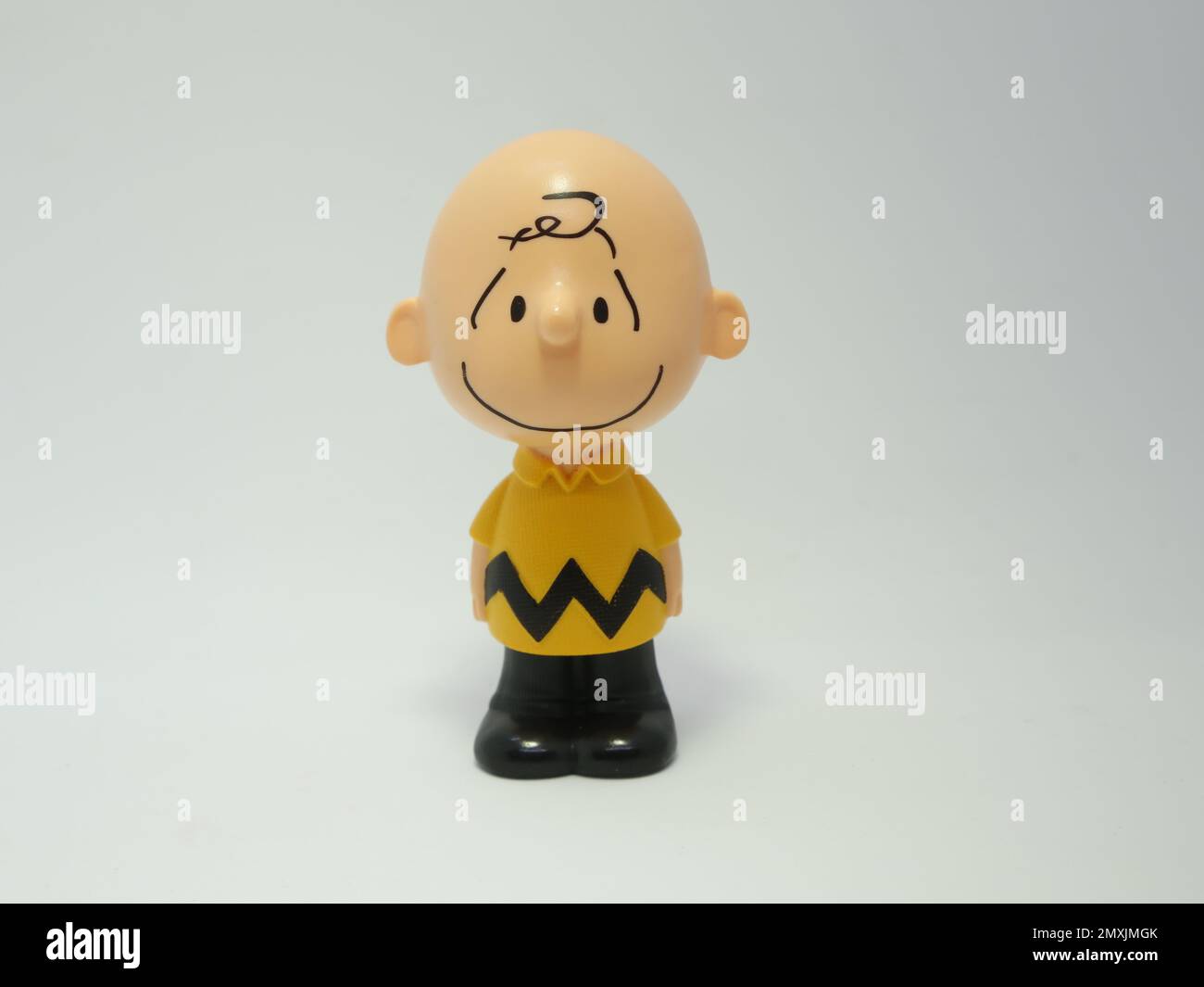 Charlie-Brown-Figur. Besitzer des Beagle-Hundes Snoopy vom Comic-Strip Peanuts. Stockfoto