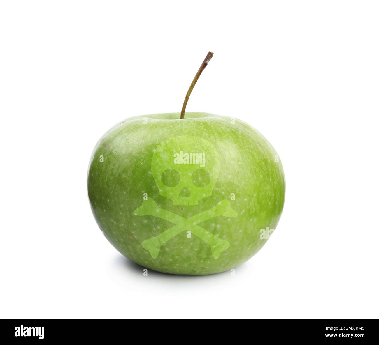 Grüner Giftapfel mit Schädel- und Kreuzknochenbild auf weißem Hintergrund Stockfoto