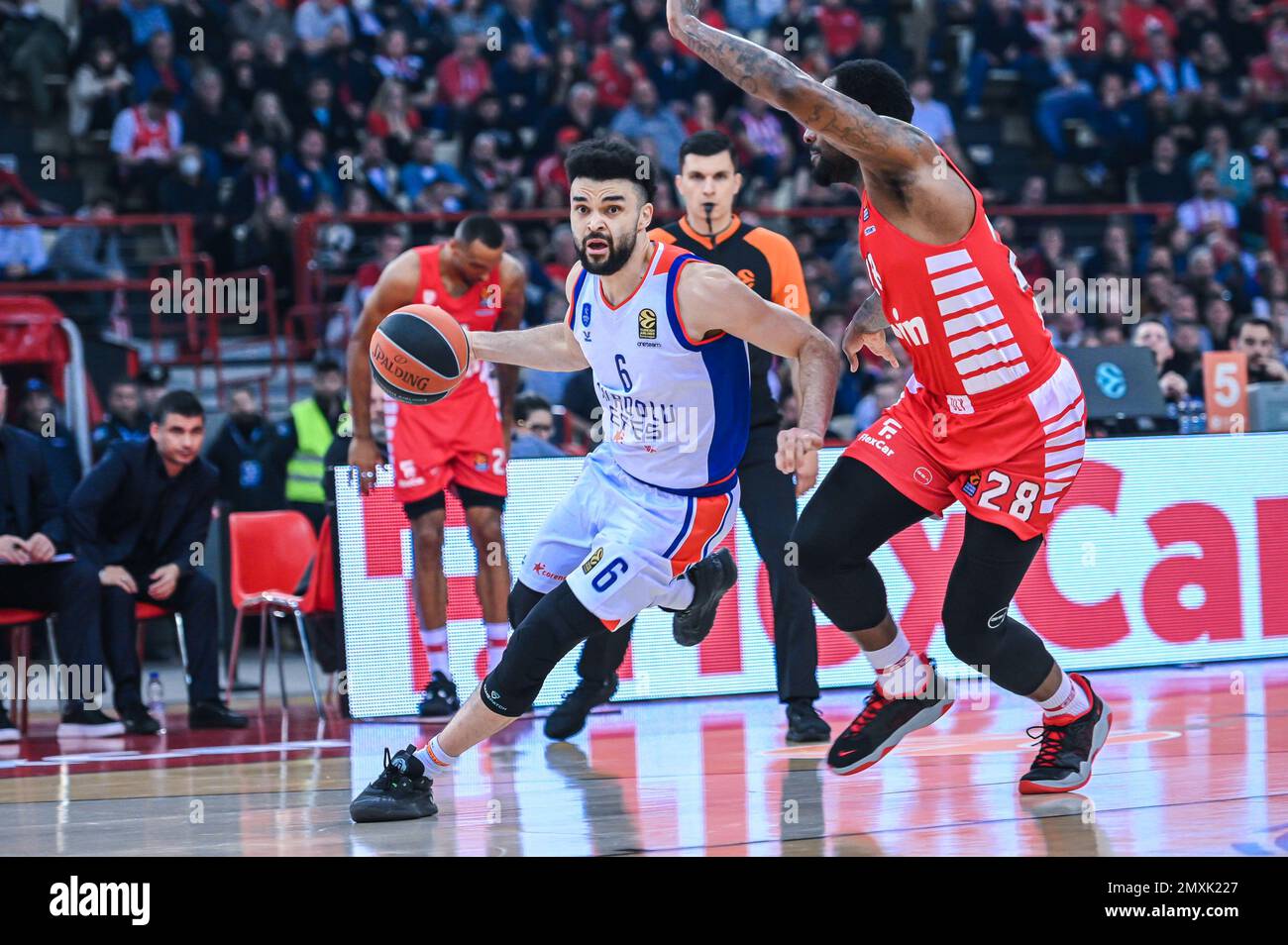 6 ELIJAH BRYANT von Anadolu Efes während der Euroleague Runde 23, Spiel zwischen Olympiacos Piraeus und Anadolu Efes im Friedens- und Freundschaftsstadion Stockfoto