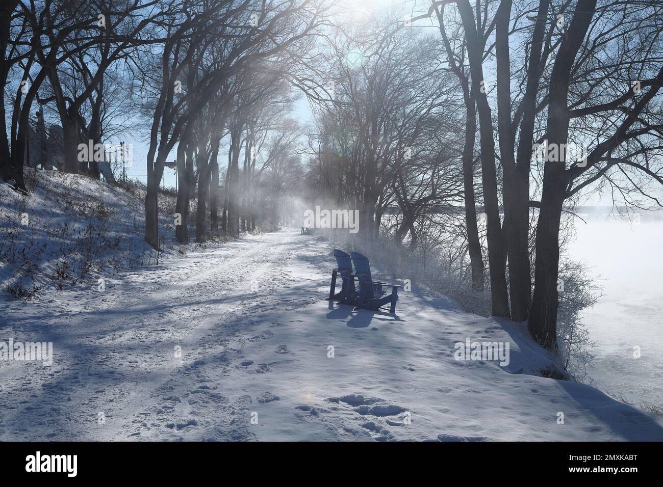 Winternebel vom gefrorenen Saint Lawrence River, Montreal, Provinz Quebec, Kanada, Nordamerika Stockfoto