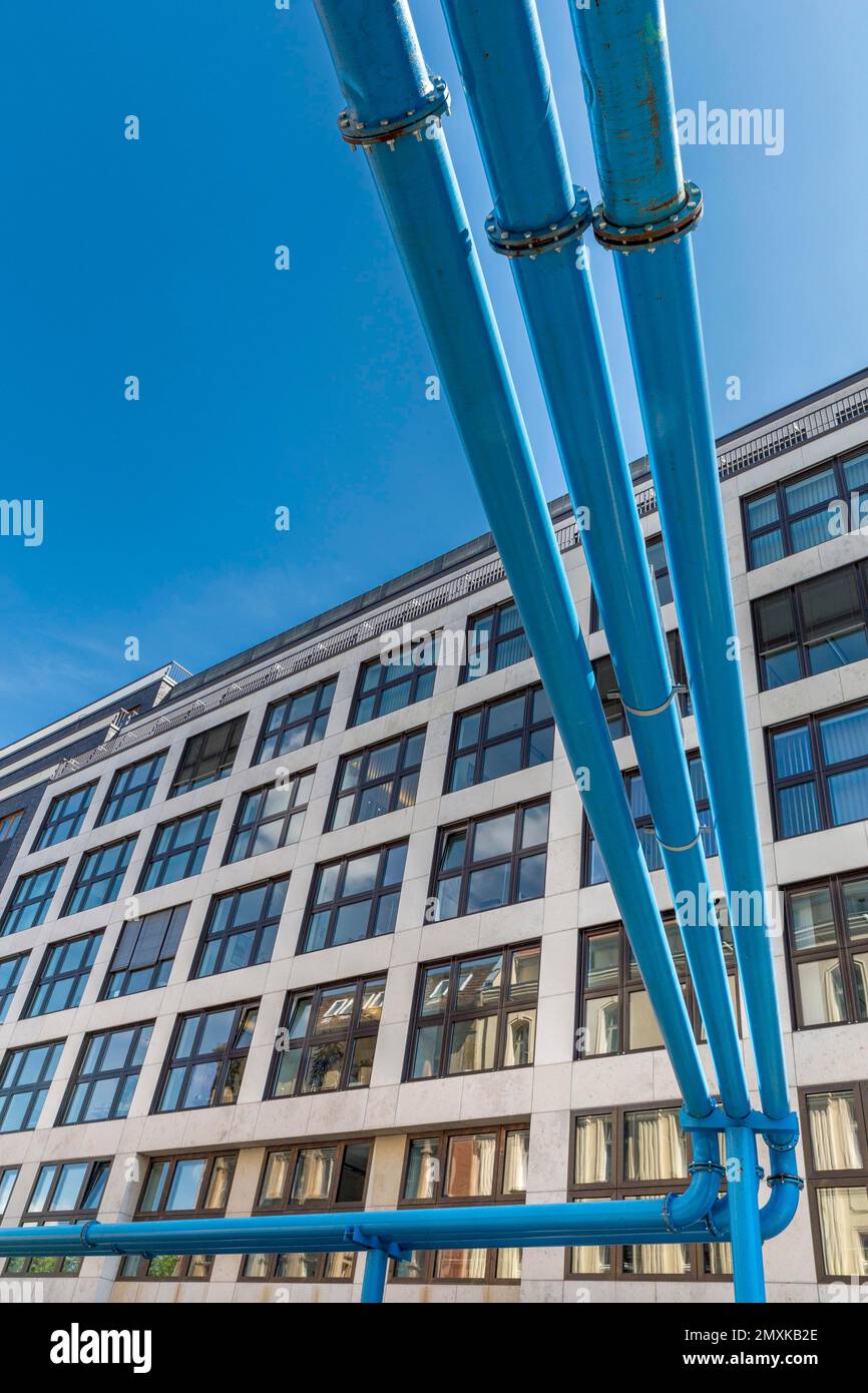 Baustelle, blaue Rohre einer Versorgungsleitung auf einer Baustelle, Berlin, Deutschland, Europa Stockfoto