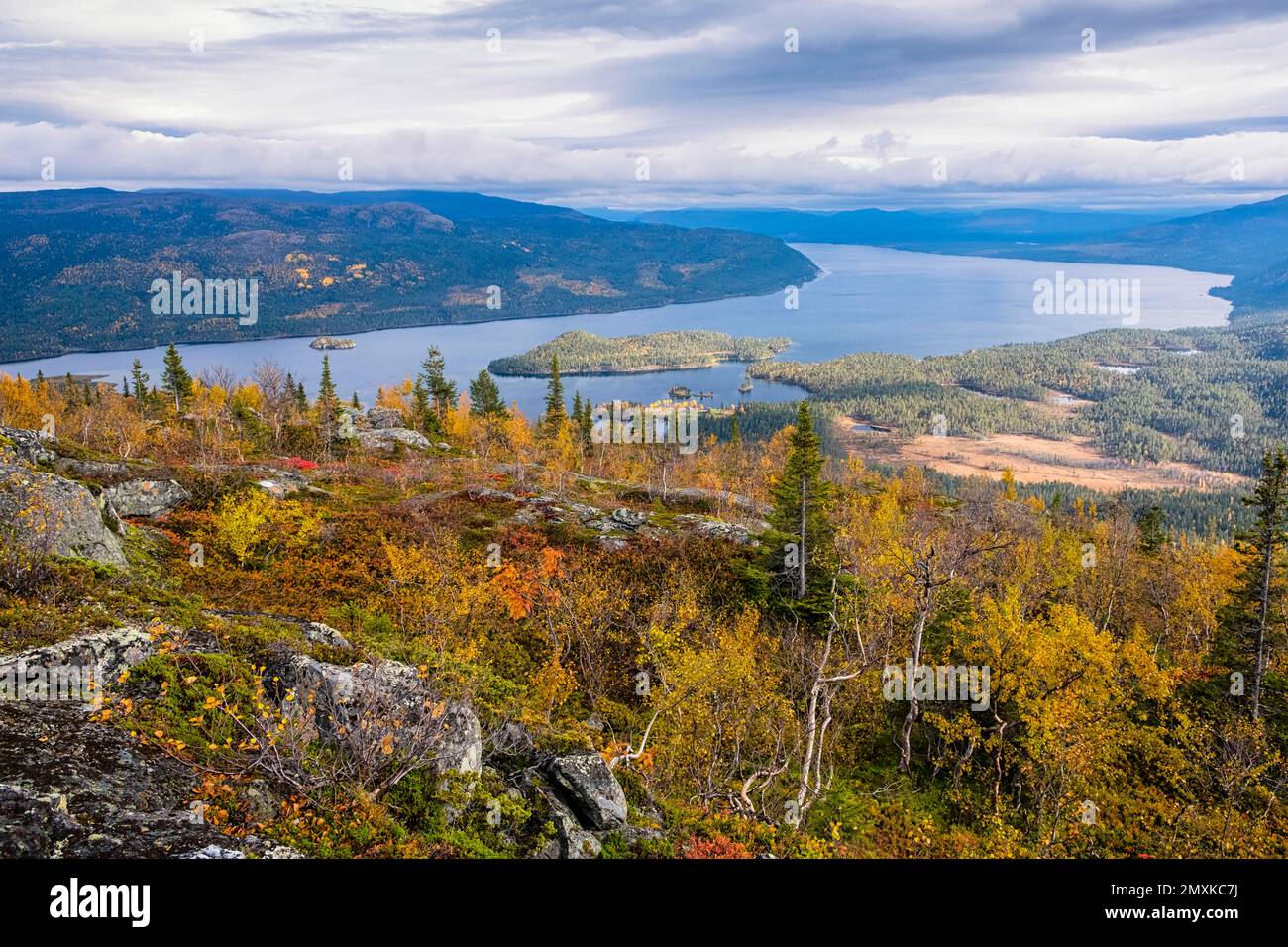 Herbstlandschaft, Lake Saggat, Kvikkjokk Delta, Sarek National Park, Norrbotten, Norrbottens län, Laponia, Lappland, Schweden, Europa Stockfoto