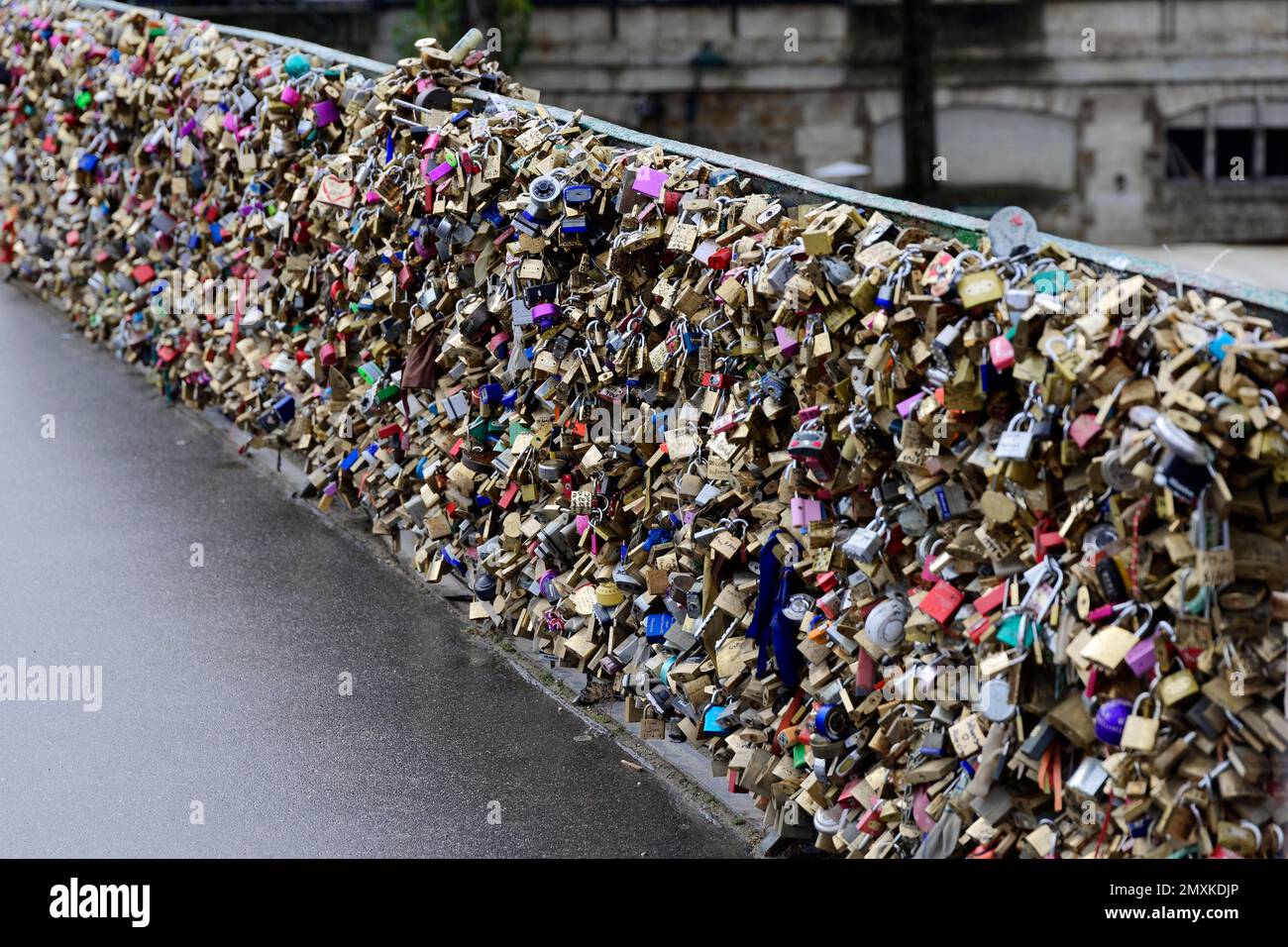 Liebesschlösser auf der Pont de l'Archevêché, Paris, Frankreich, Europa Stockfoto