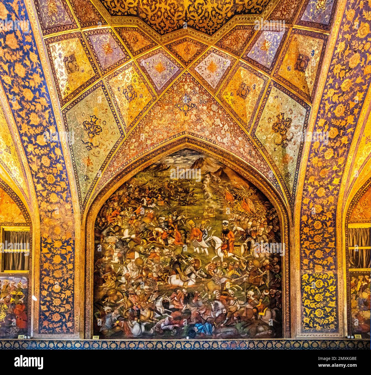 Schlacht von Chaldiran gegen den osmanischen Selim I 1514, Fresken mit höflichen Szenen und Kampfszenen, Chehel Sotoun Palast, Isfahan, Isfahan, Iran, As Stockfoto