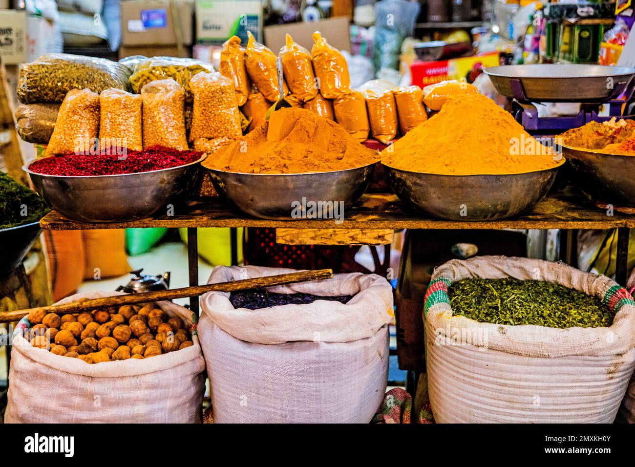 Liebevoll gestaltete Gewürzstände, der große Basar, Isfahan, Isfahan, Iran, Asien Stockfoto