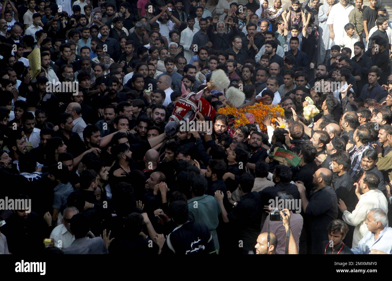 People participate in the Ashoura procession in Lahore, Pakistan ...