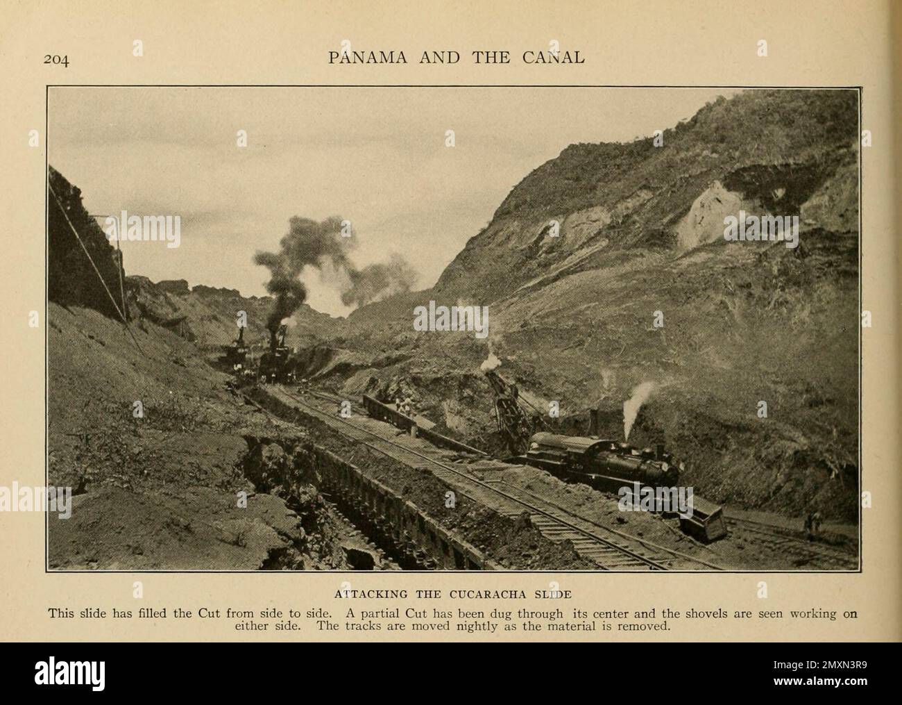 Die Cucaracha-Folie angreifen Diese Folie füllt den Schnitt von einer Seite zur anderen. Ein Teilschnitt wurde durch die Mitte gegraben, und die Schaufeln arbeiten auf der anderen Seite. Die Gleise werden jeden Abend verschoben, da das Material aus dem Buch Panama und der Kanal in Bild und Prosa entfernt wird: Eine vollständige Geschichte von Panama, sowie die Geschichte, der Zweck und das Versprechen seines weltberühmten Kanals, das gigantischste Ingenieurbüro seit Anbeginn der Zeit von Willis John Abbot, 1863-1934 Veröffentlicht in London; New York von Syndicate Publishing Co. Im Jahr 1913 Stockfoto