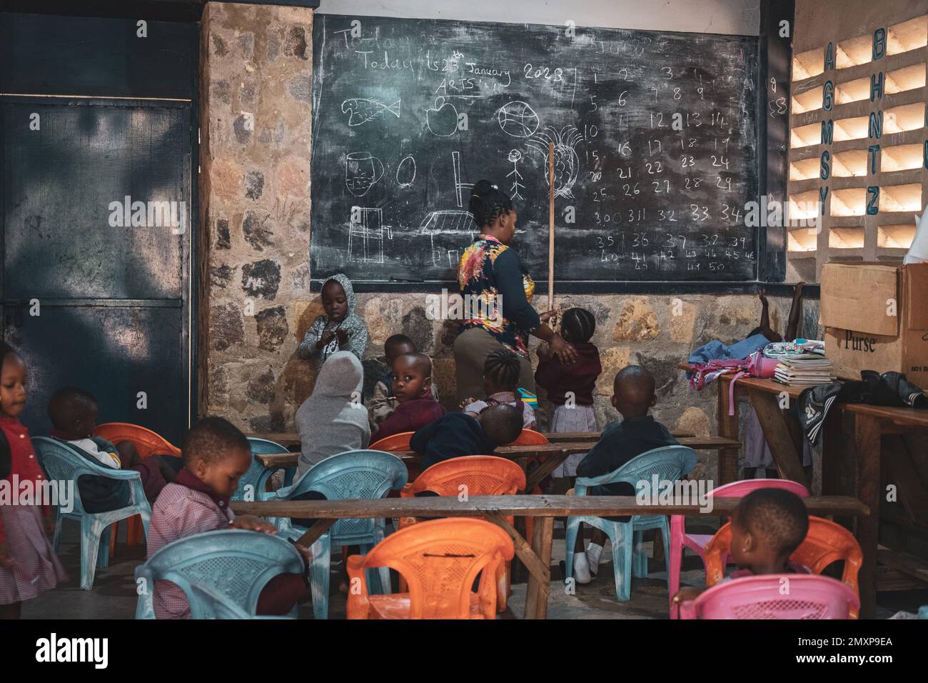 Kinder im Vorschulalter. Ländliche Schule in Tansania, Afrika Stockfoto