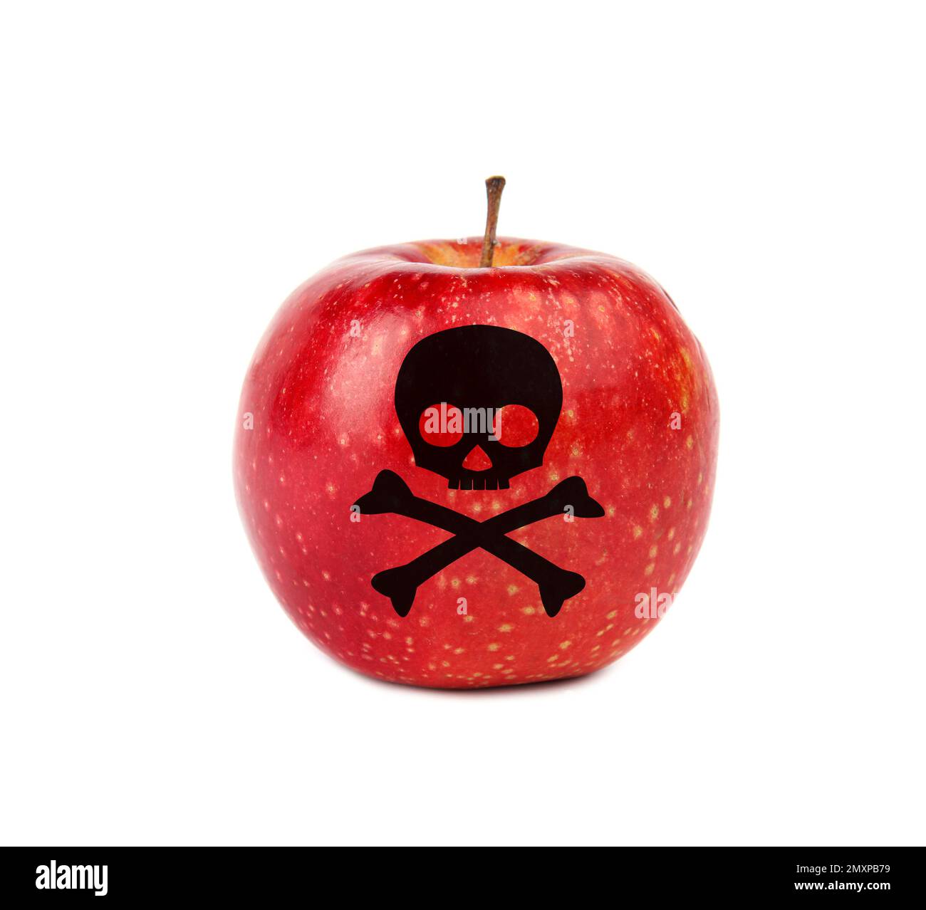 Roter Giftapfel mit Schädel- und Kreuzknochenbild auf weißem Hintergrund Stockfoto
