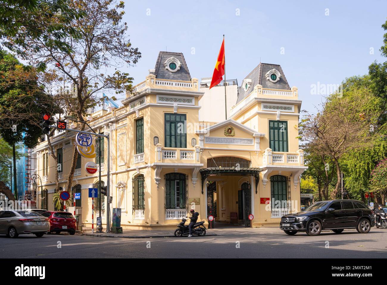 Hanoi, Vietnam, Januar 2023. Außenansicht der Polizei des Stadtteils Hoan Kiem im Stadtzentrum Stockfoto