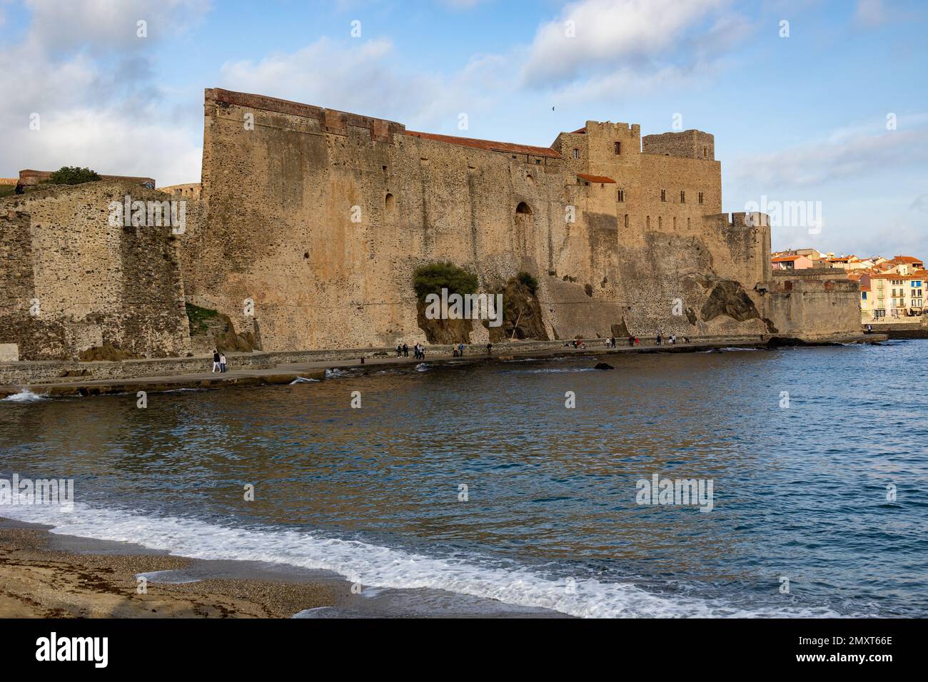 Das Chateau Royal de Collioure, ein riesiges französisches Königsschloss an der Mittelmeerküste Stockfoto