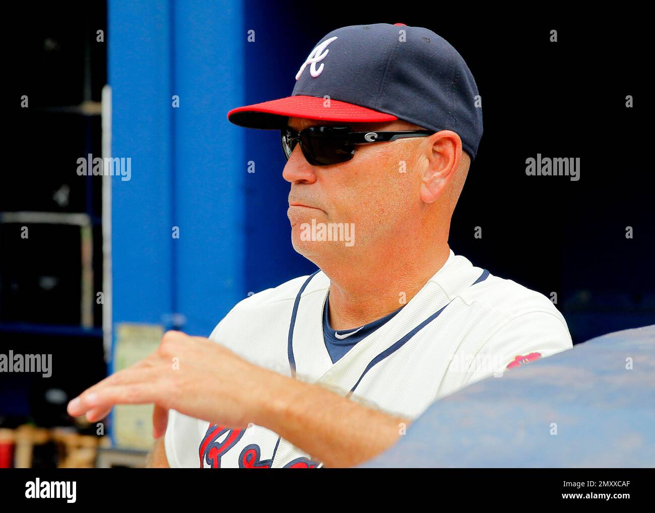 Atlanta Braves interim manager Brian Snitker watches during the seventh inning of a baseball game against the Washington Nationals, Saturday, Sep. 17, 2016, in Atlanta. (AP Photo/Todd Kirkland) Stockfoto