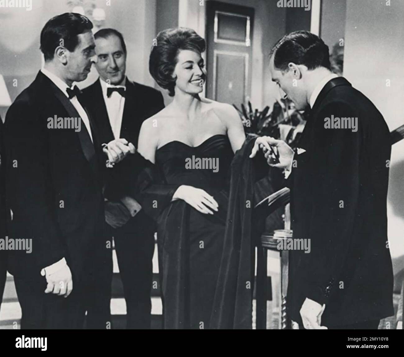 FÜNF GOLDENE STUNDEN 1961 Columbia Bilder Film mit Cyd Charisse Stockfoto