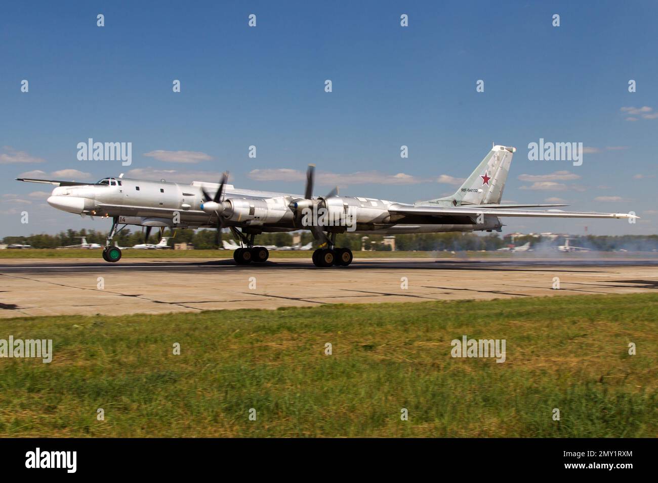 Tupolev TU-95 Bear, schwerer Bomberflugzeug der russischen Luftwaffe auf dem Luftwaffenstützpunkt Ryazan Engels Stockfoto