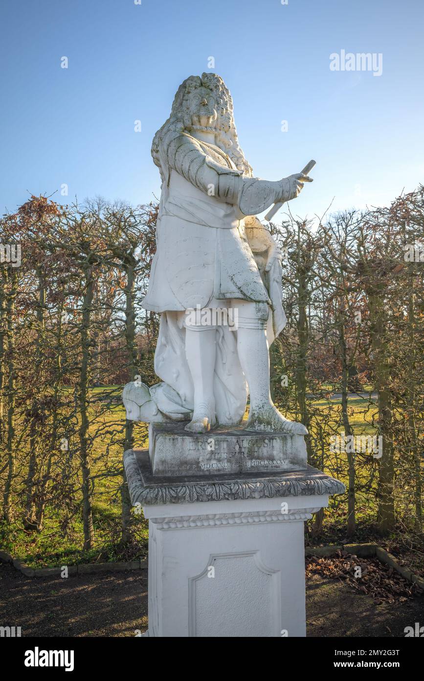 Elector Ernest Augustus von Hannover Statue in den Herrenhausen Gärten - Hannover, Niedersachsen, Deutschland Stockfoto