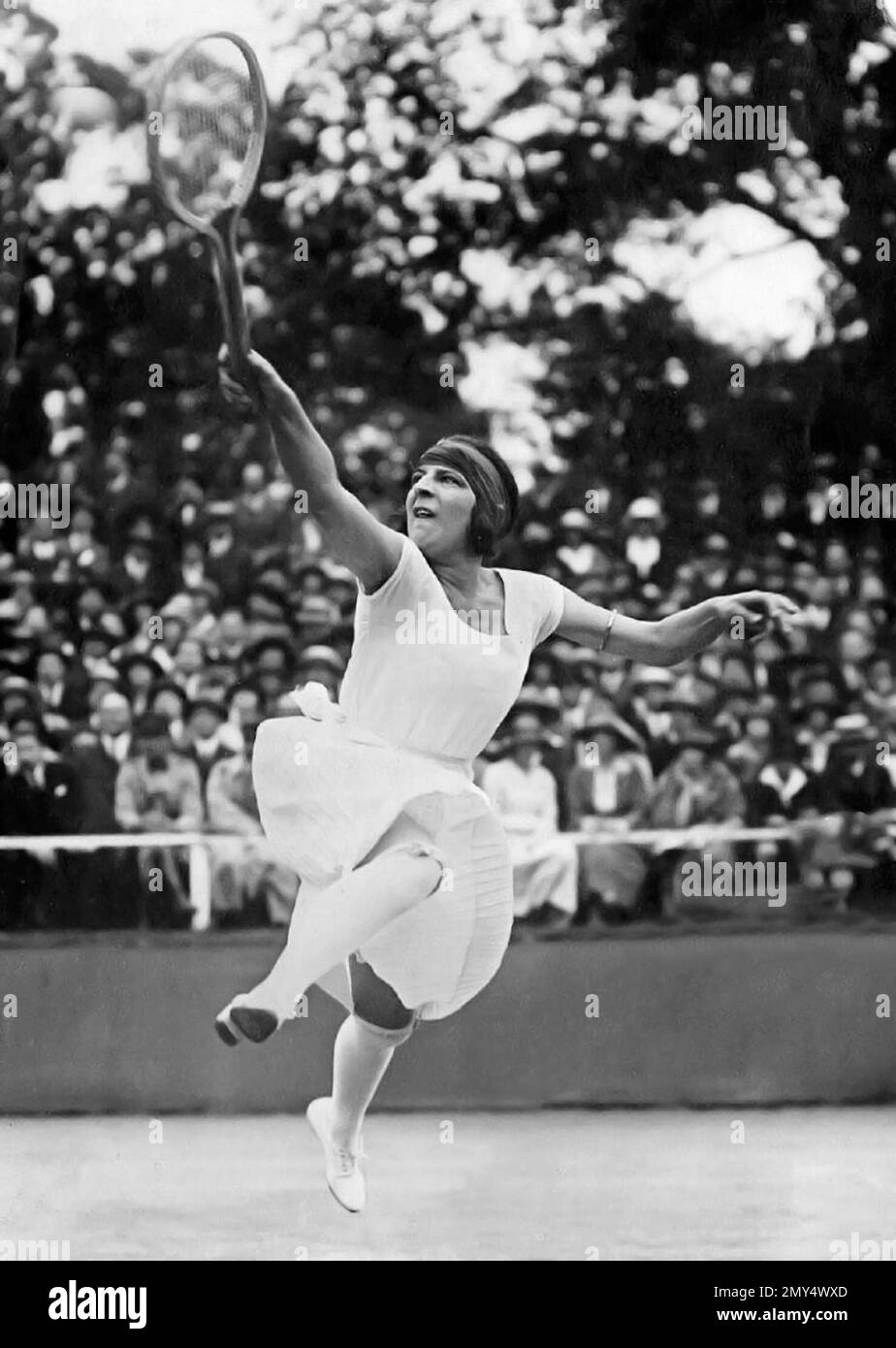 Suzanne Lenglen. Porträt der französischen Tennisspielerin und Eröffnungswelt Nr. 1, Suzanne Rachel Flore Lenglen (1899-1938) im Jahr 1922 Stockfoto