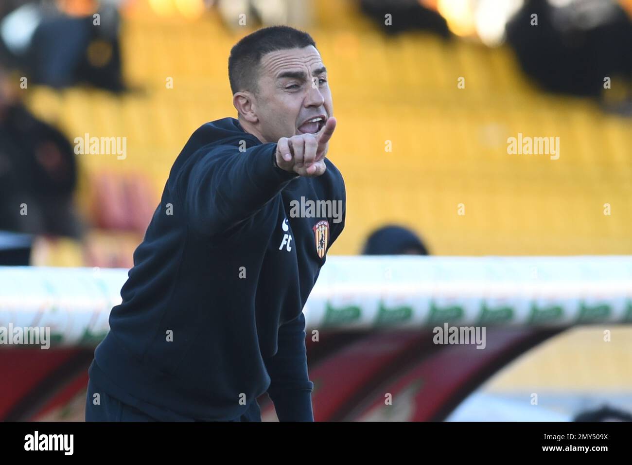 Benevento, Italien. 04. Februar 2023. Fabio Cannavaro Coach af Benevento Calcio gestikuliert beim Spiel der Serie B zwischen Benevento Calcio gegen Venezia FC im Stadio Ciro Vigorito Credit: Independent Photo Agency/Alamy Live News Stockfoto