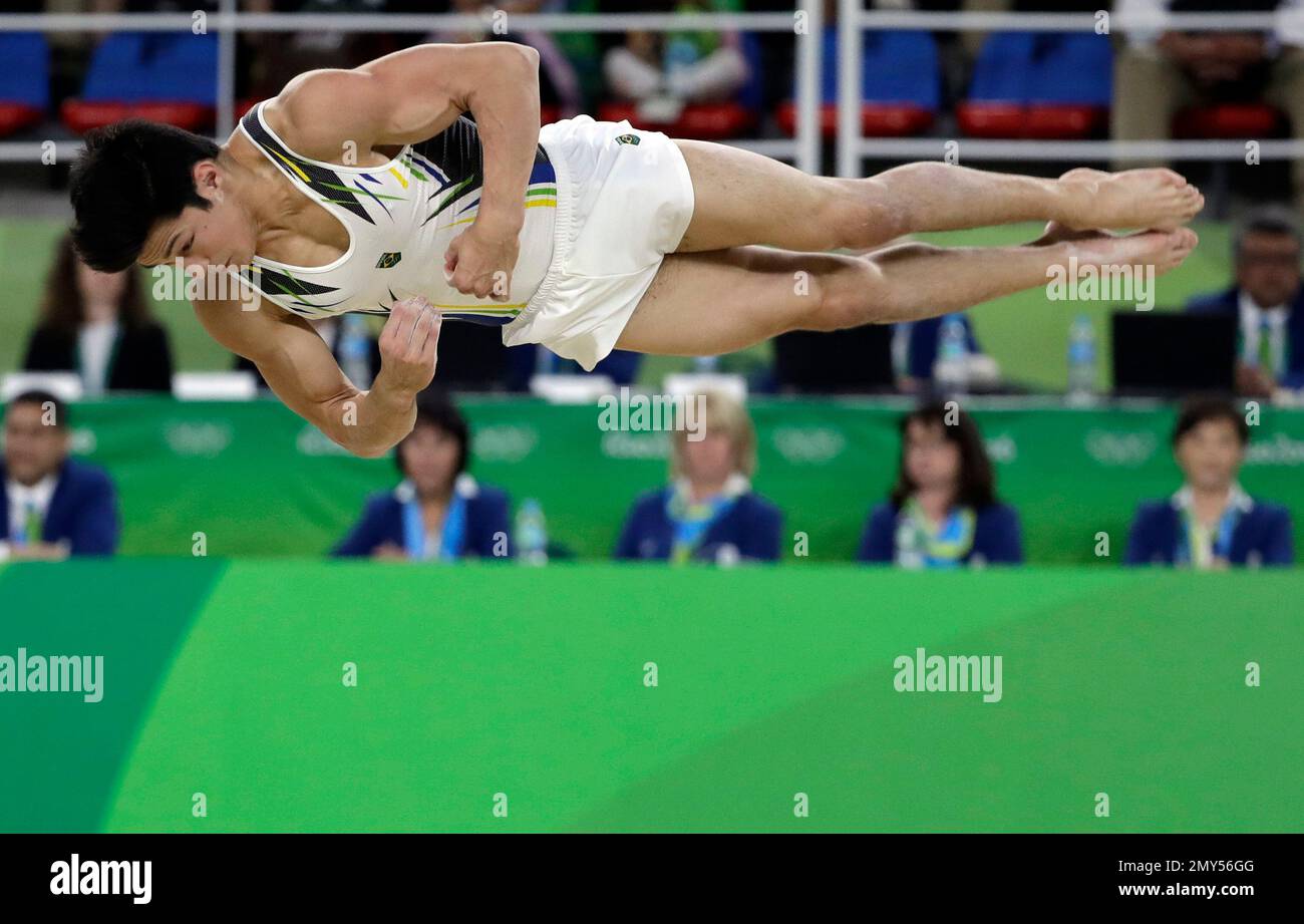 Brazil's Arthur Mariano performs on the floor during the artistic gymnastics men's apparatus final at the 2016 Summer Olympics in Rio de Janeiro, Brazil, Sunday, Aug. 14, 2016. (AP Photo/Rebecca Blackwell) Stockfoto