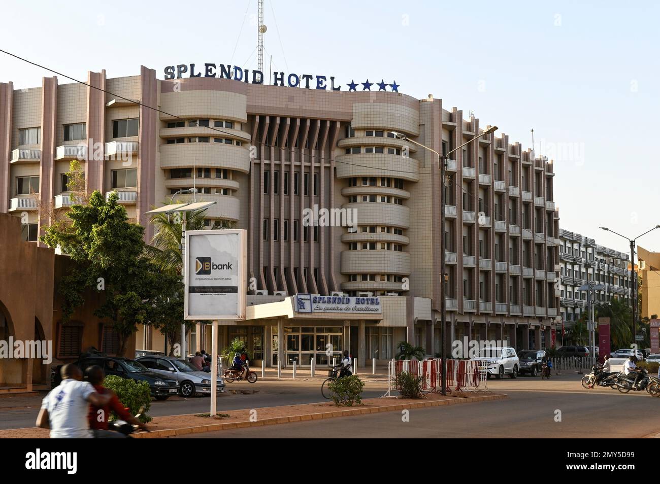 BURKINA FASO, Ouagadougou, Avenue Kwame Nkrumah, Splendid Hotel, das 2016 von islamistischen Terroristen angegriffen wurde Stockfoto