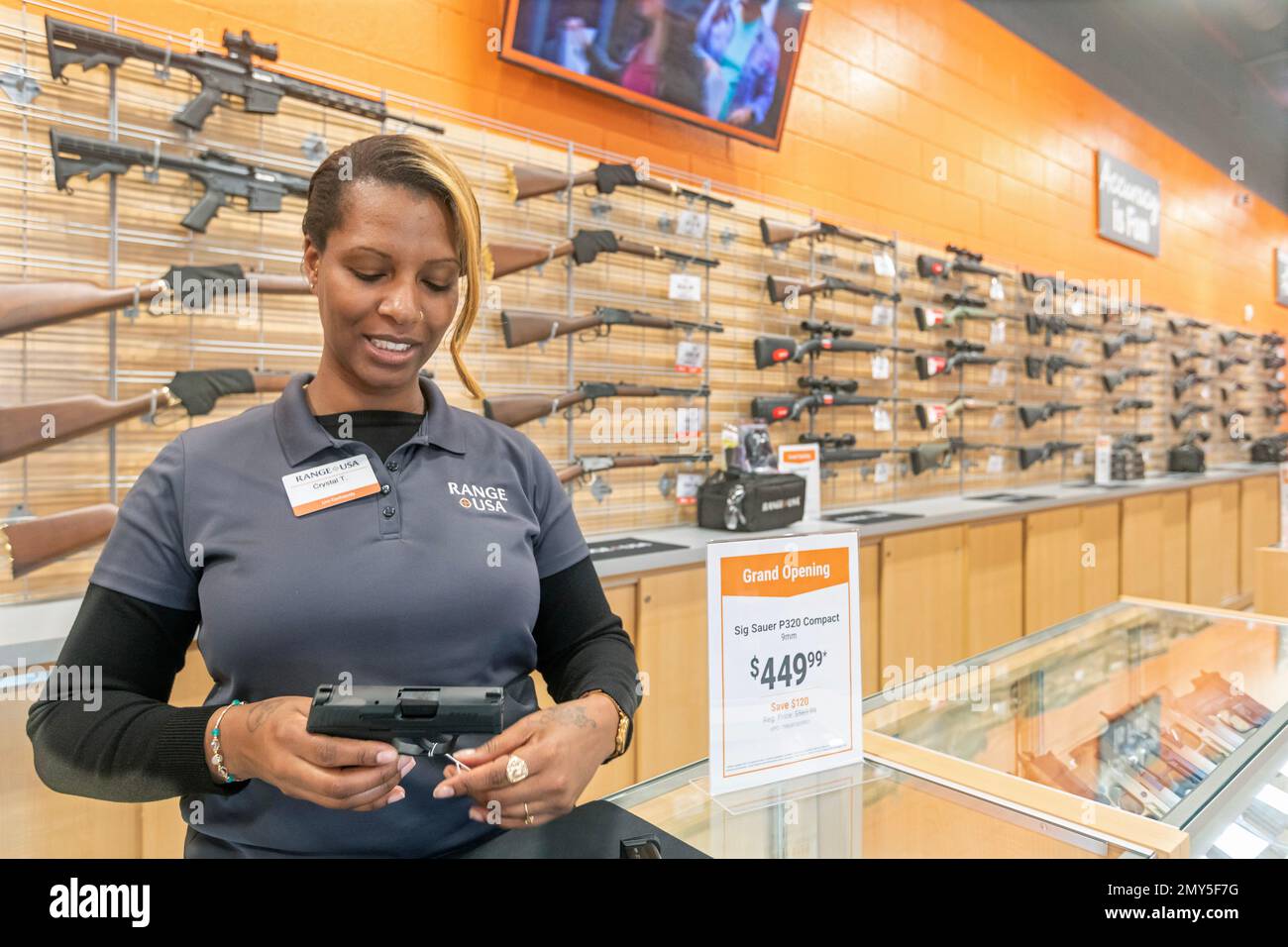 Southgate, Michigan – Range USA, eine nationale Kette von Waffengeschäften, eröffnete ihren vierten Standort in Michigan. Der Laden verkauft Schusswaffen und Munition, hat einen Stockfoto
