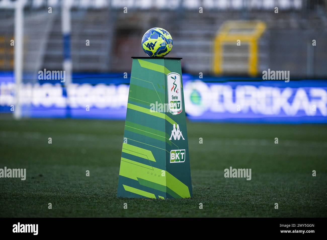 Como, Italien. 4. Februar 2023 Spiel Ball beim italienischen Fußballspiel der Serie B zwischen Calcio Como und Frosinone Calcio am 4. Februar 2023 im stadio Giuseppe Senigallia in Como, Italien. Foto Tiziano Ballabio Kredit: Tiziano Ballabio/Alamy Live News Stockfoto