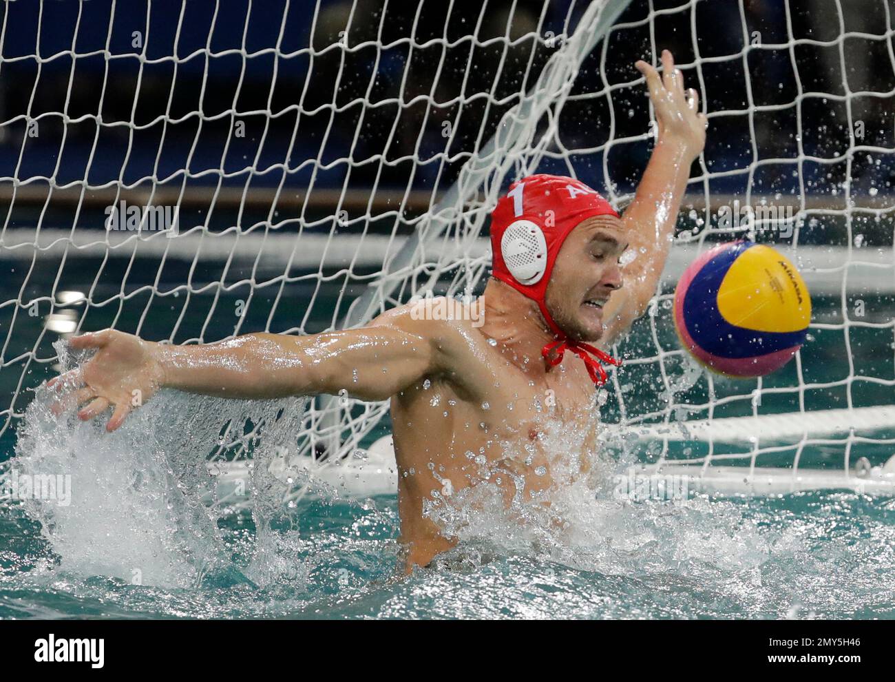 Australia's goalkeeper Joel Dennerley stop a shot during their men's water polo preliminary round match against Serbia at the 2016 Summer Olympics in Rio de Janeiro, Brazil, Friday, Aug. 12, 2016. (AP Photo/Eduardo Verdugo) Stockfoto