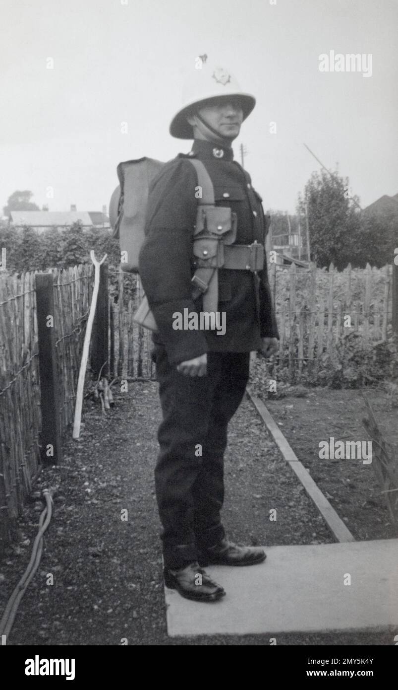 Ein Marine mit 1908-mm-Gurtband und Pith-Helm bei den Royal Marines, September 1933. Stockfoto