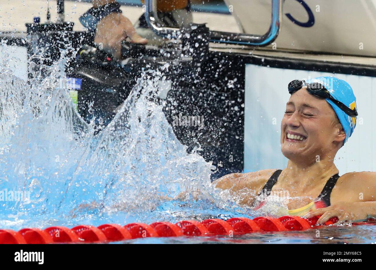 Spain's Mireia Belmonte Garcia celebrates winning the women's 200-meter butterfly during the swimming competitions at the 2016 Summer Olympics, Wednesday, Aug. 10, 2016, in Rio de Janeiro, Brazil. (AP Photo/Lee Jin-man) Stockfoto