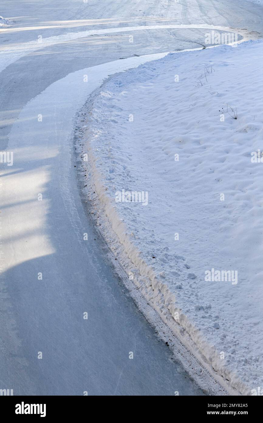 Im Winter wird in Calgary, Alberta, Kanada, in der Bowness Park Lagoon natürliche Schlittschuhlaufen Stockfoto