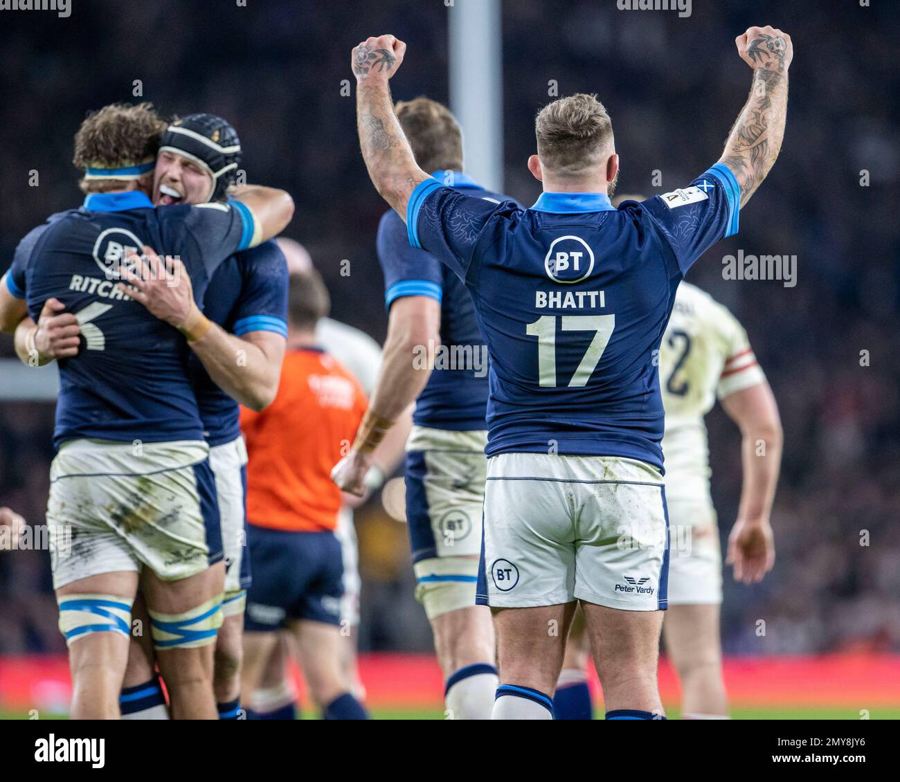 4. Februar 2023; Twickenham Stadium, London, England: Six Nations International Rugby England gegen Schottland; Jamie Bhatti aus Schottland feiert den Calcutta Cup 29-23 Stockfoto