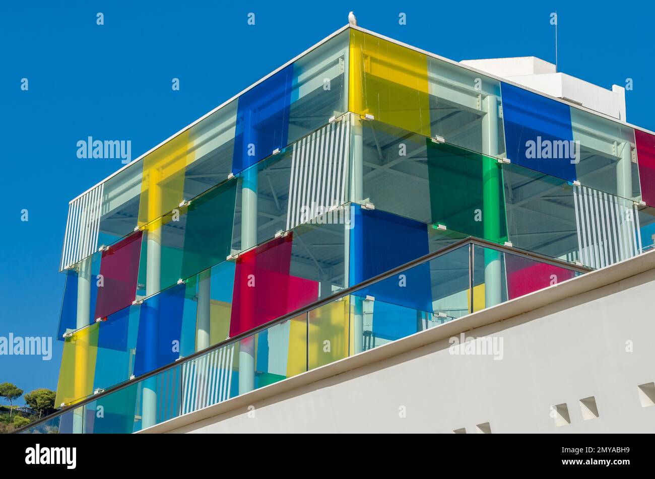 MALAGA, SPANIEN - 12. OKTOBER 2021: Das Centre Pompidou Malaga, Teil des Nationalen Zentrums für Kunst und Kultur Georges Pompidou von Frankreich, befindet sich in Th Stockfoto