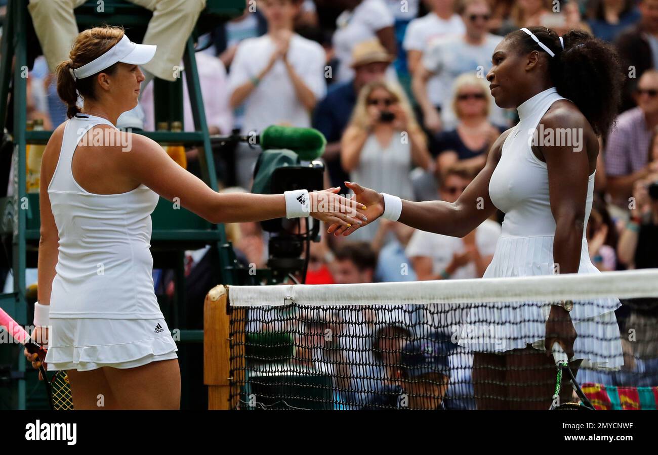 Serena Williams of the U.S, right, shakes hands with Anastasia Pavlyuchenkova of Russia after beating her in their women's singles match on day nine of the Wimbledon Tennis Championships in London, Tuesday, July 5, 2016. (AP Photo/Ben Curtis) Stockfoto