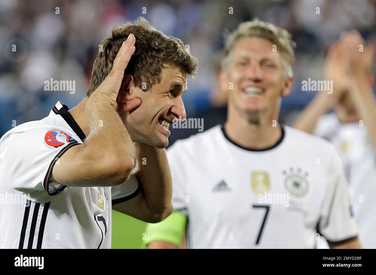 Germany's Thomas Mueller and Germany's Bastian Schweinsteiger, right, celebrates after Germany won the penalty shootout of the Euro 2016 quarterfinal soccer match between Germany and Italy, at the Nouveau Stade in Bordeaux, France, Saturday, July 2, 2016. (AP Photo/Thanassis Stavrakis) Stockfoto